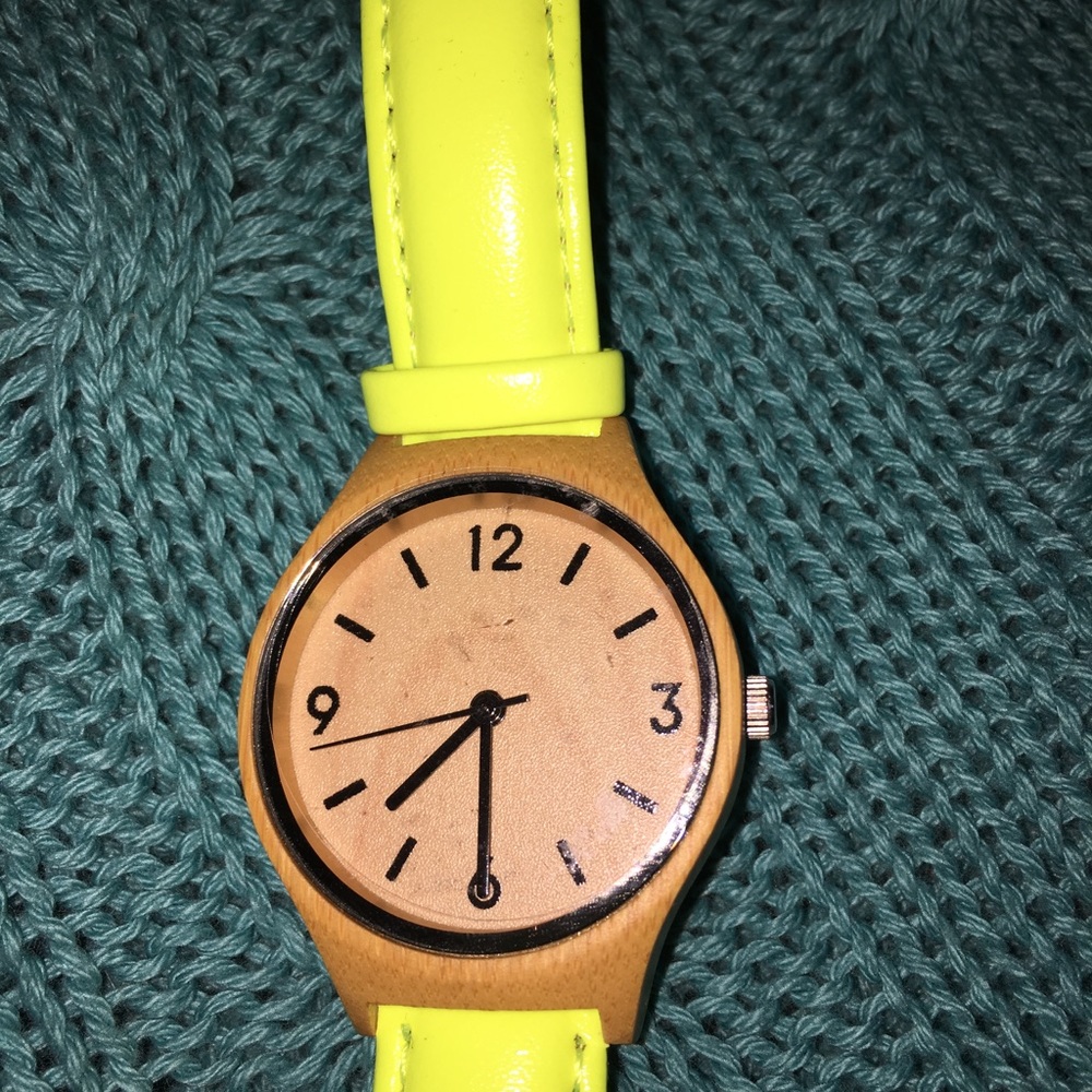 Unique Ladies Watch - Picture 2 of 5